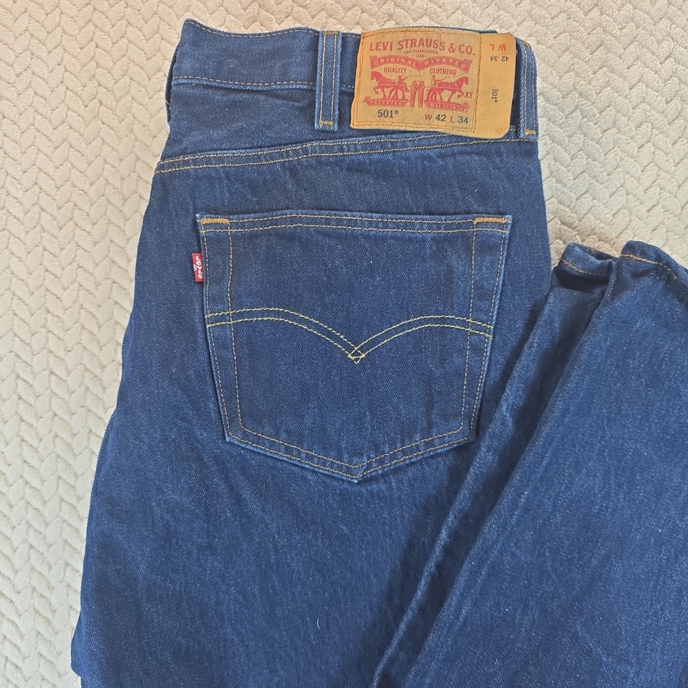 Levis 501 Original Fit Jeans Mens 42x34 Dark Indigo Blue Straight Leg Denim